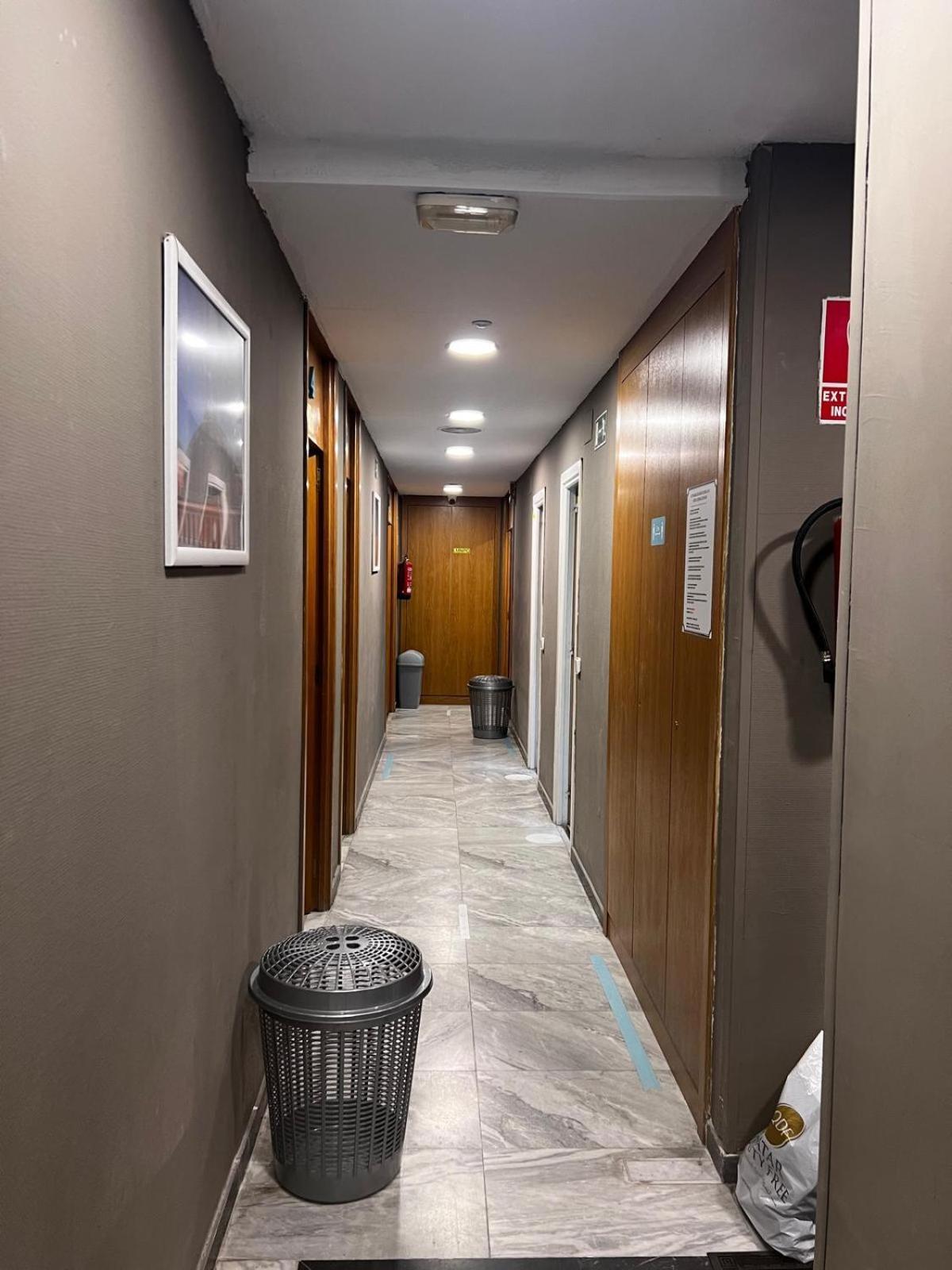 Hostel Estrella 20 Madrid Kültér fotó