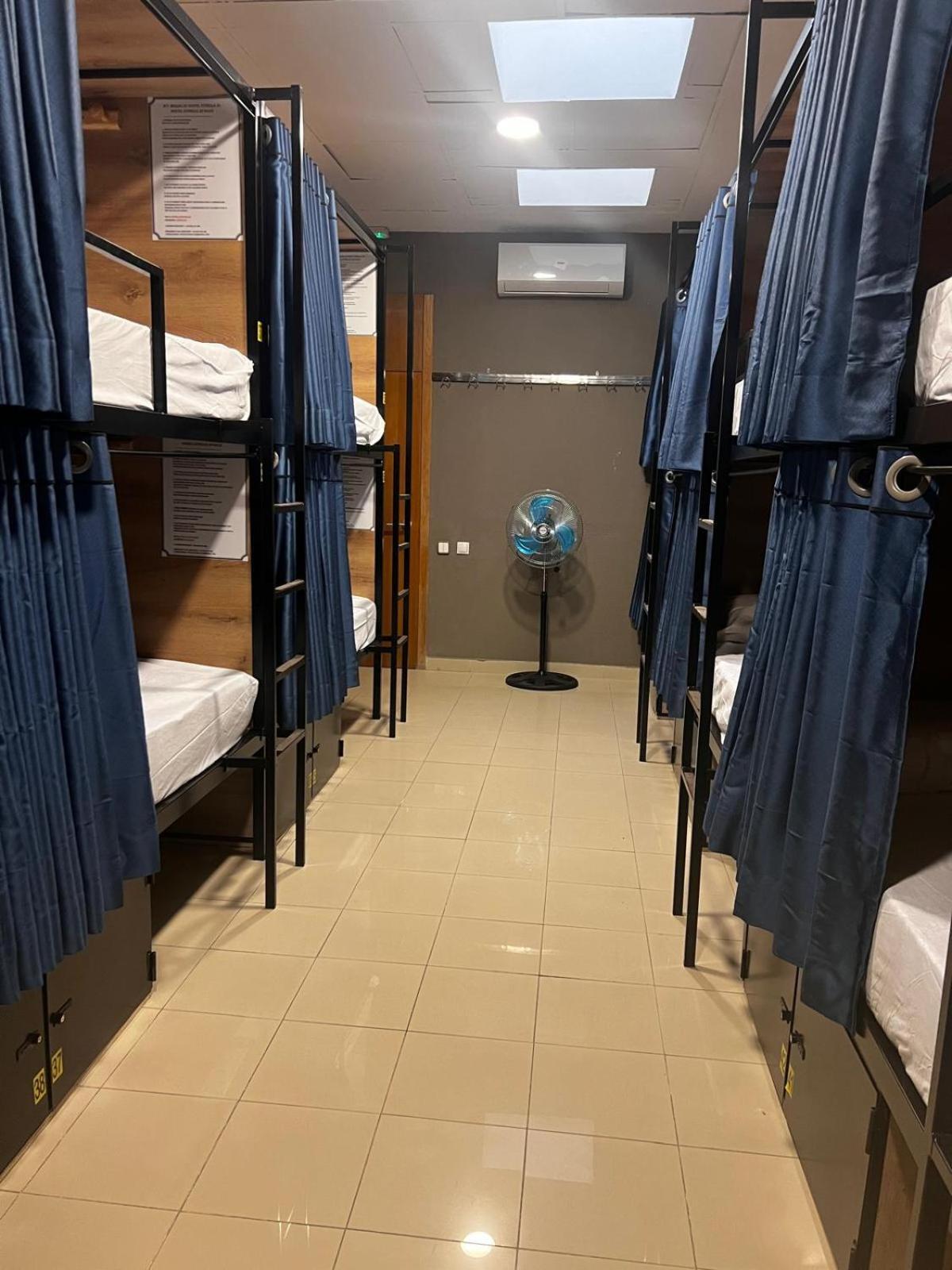 Hostel Estrella 20 Madrid Kültér fotó