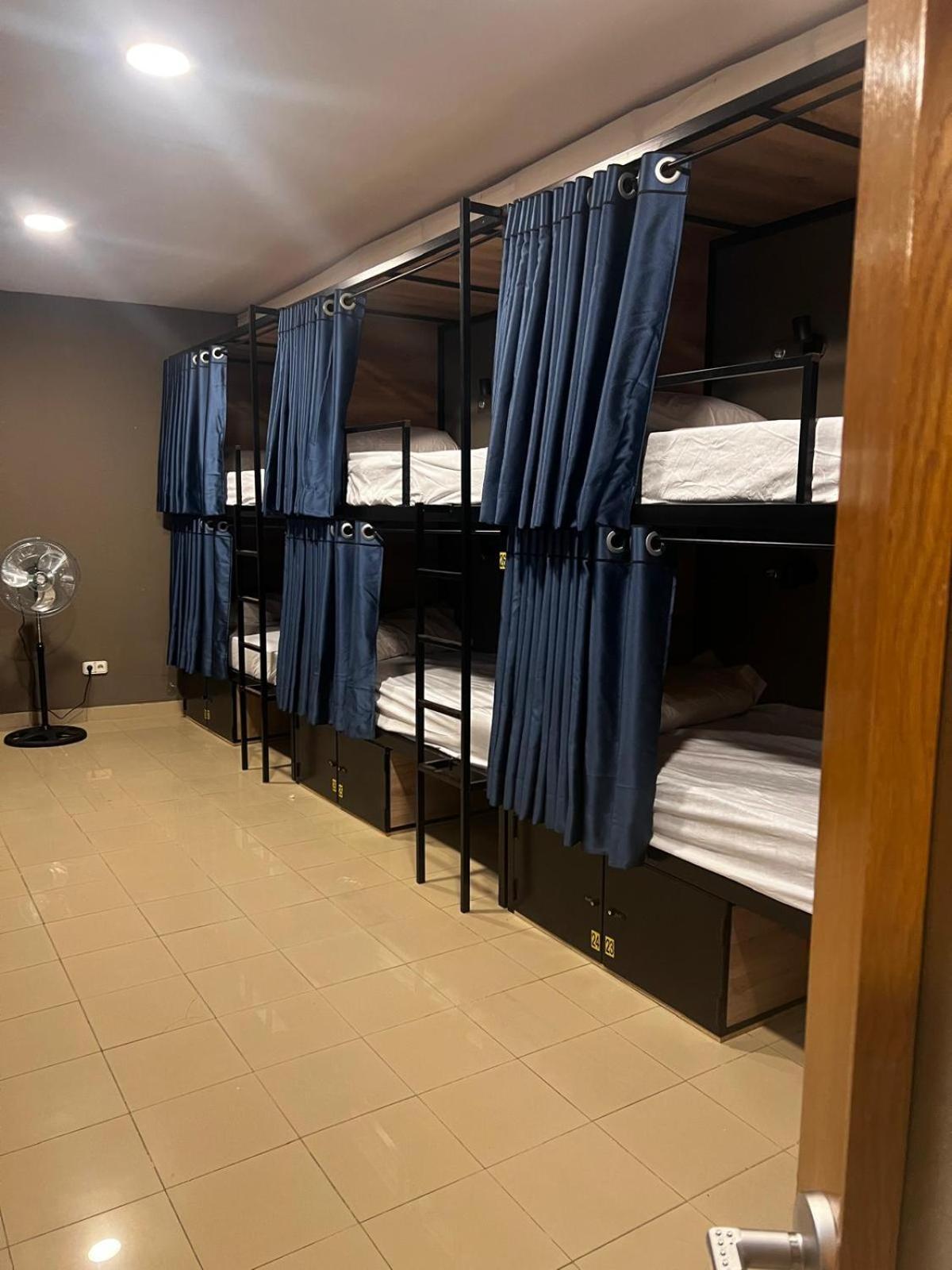 Hostel Estrella 20 Madrid Kültér fotó