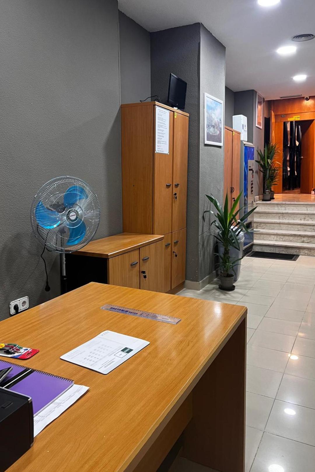 Hostel Estrella 20 Madrid Kültér fotó
