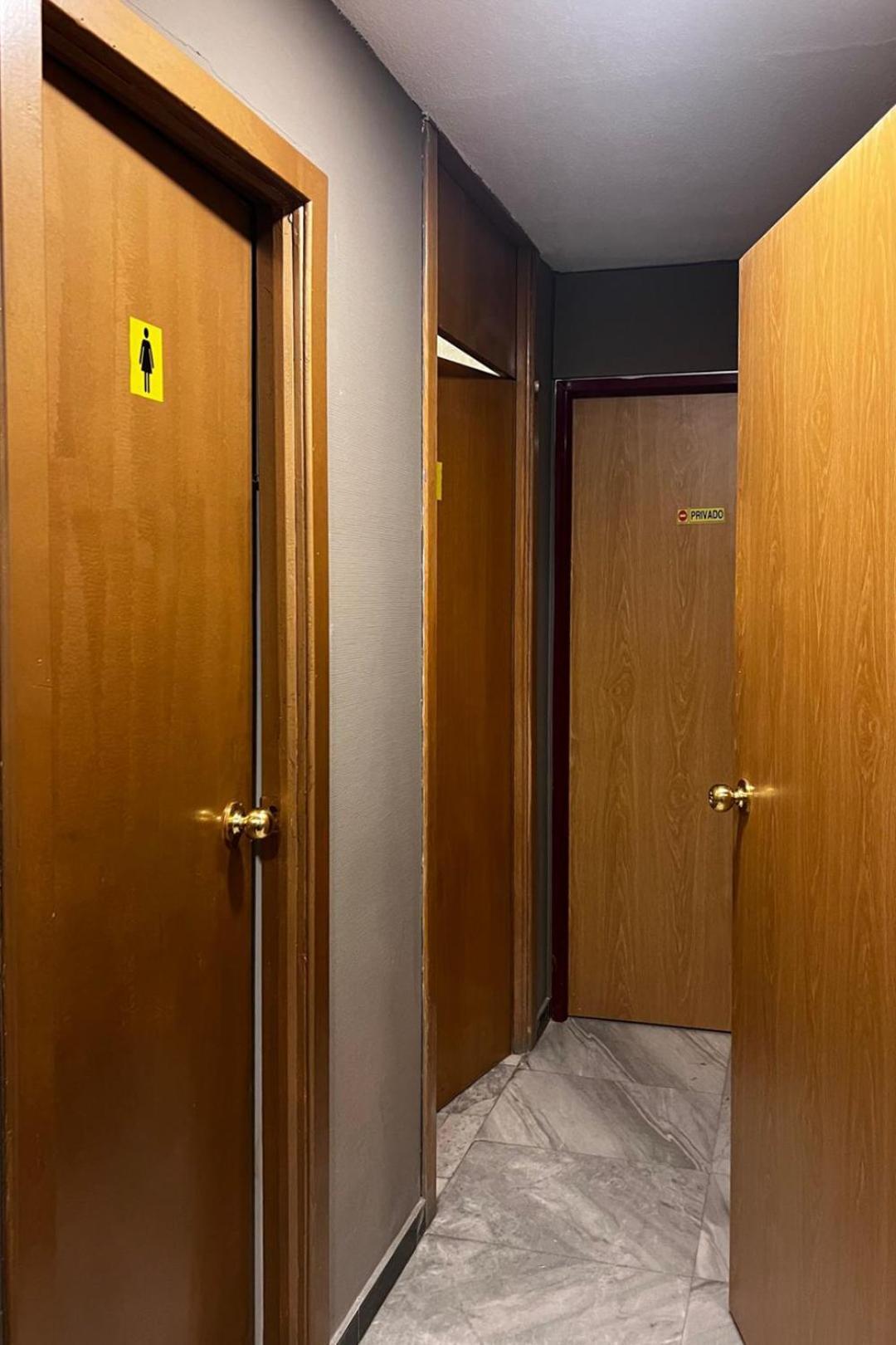 Hostel Estrella 20 Madrid Kültér fotó